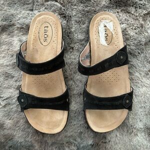 TAOS Bandalero Slide Sandals Black Nubuck Size 8 Comfort Shoe Worn Once
